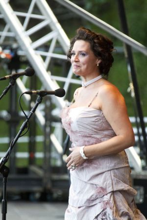 sarah on stage 1 sm.jpg